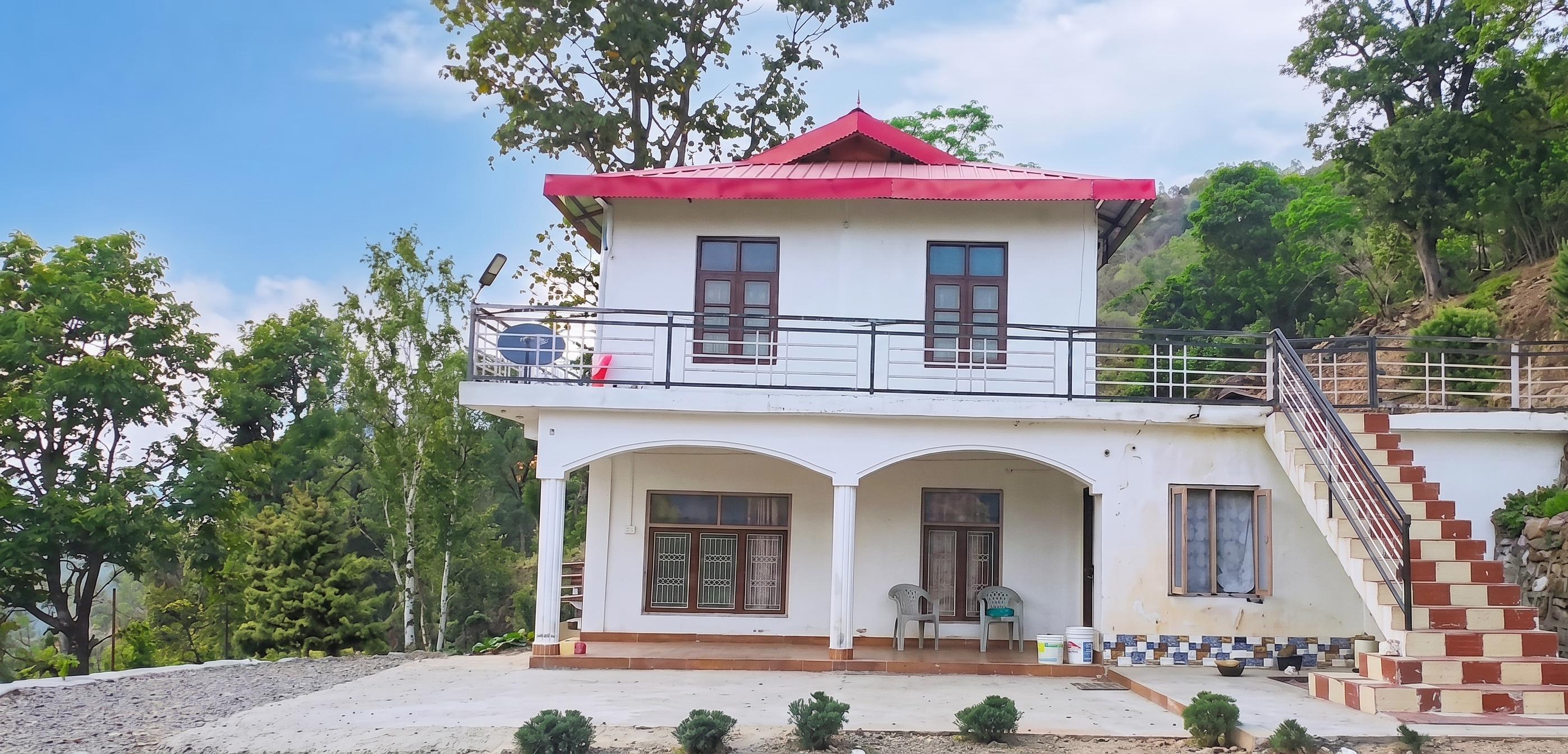Parihar Niwas private residence set amid forested hills of Kandaghat, Himachal Pradesh